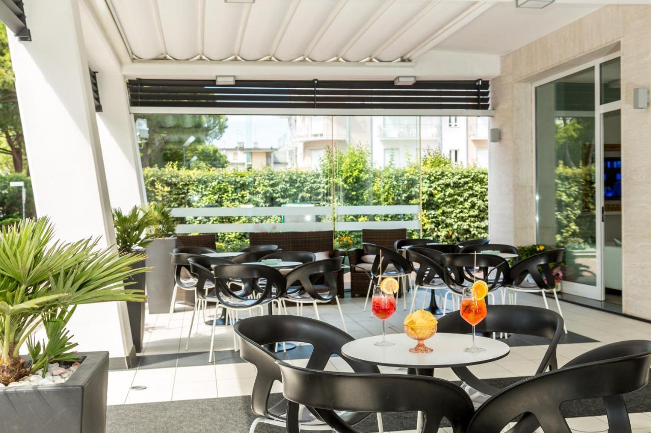 Hotel & Aparthotel Carinthia S Lido di Jesolo Bagian luar foto
