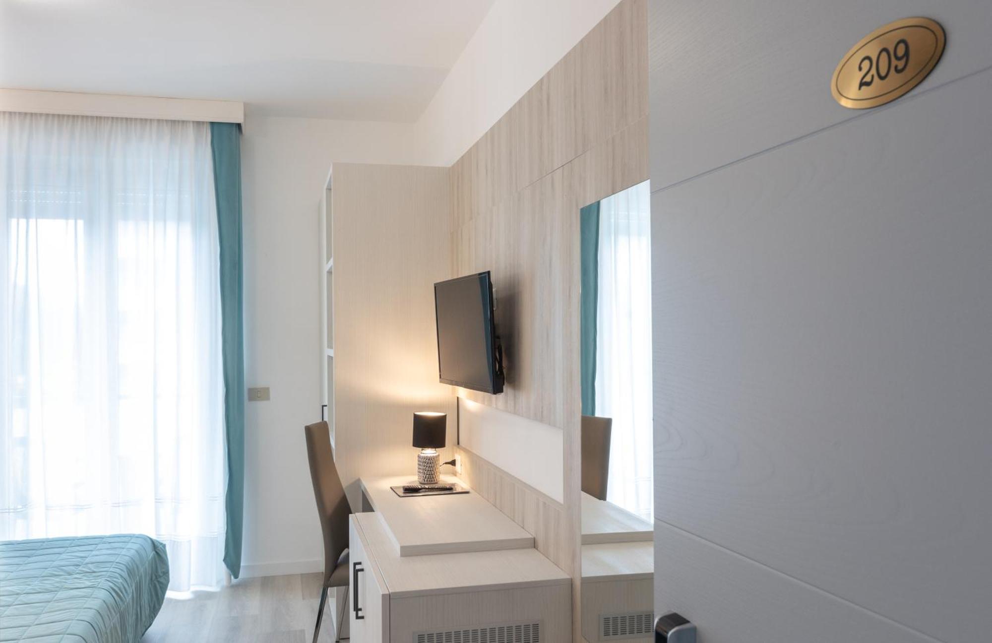 Hotel & Aparthotel Carinthia S Lido di Jesolo Bagian luar foto